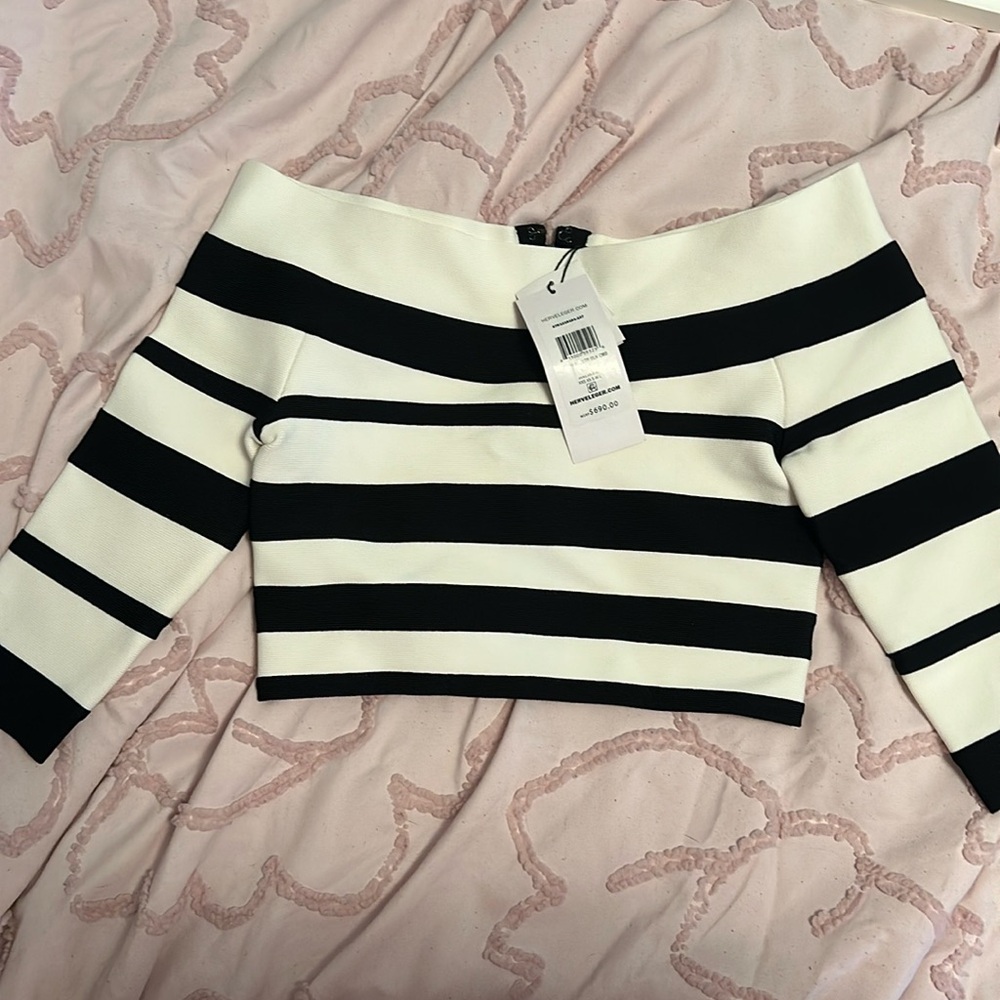 - New with tags
- size small
-color: black and white